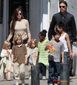 In Vegas - angelina-and-brad-with-their-six-children