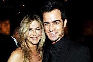 jennifer-aniston-justin-theroux-romance-2012